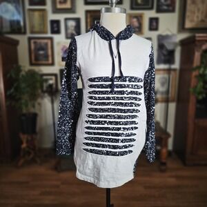 Broken Threads Distressed Cutout Hoodie Graphic Print Long Sleeve Casual Top